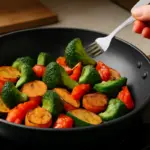 Cottura delle verdure in padella: il dettaglio che le rende croccanti all’esterno e morbide dentro